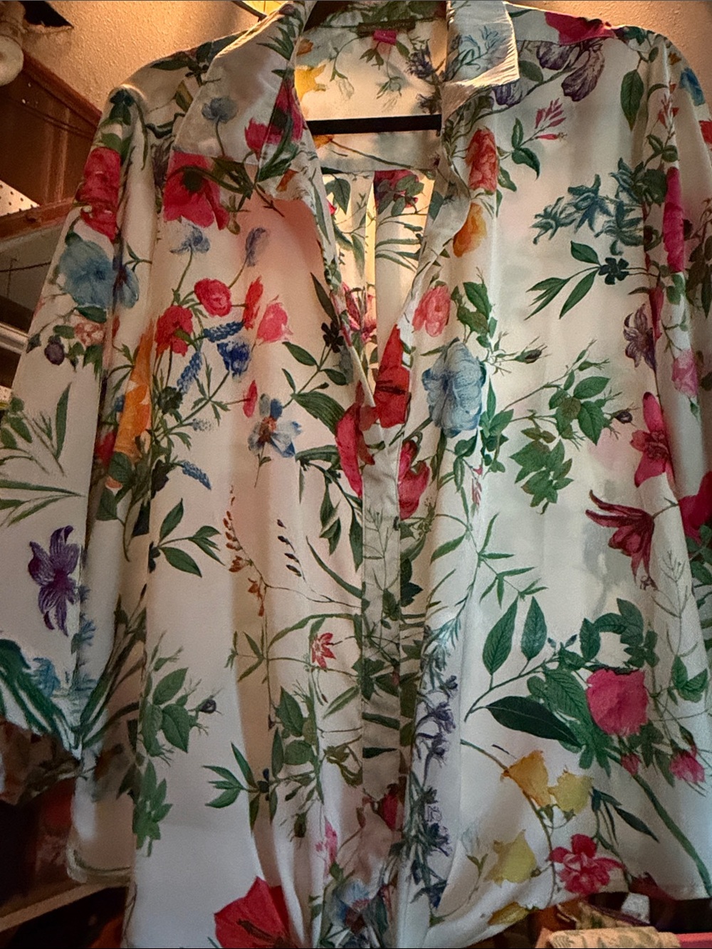 Sexy + sweet Floral Vince Camuto Print Women’s Button-Front Blouse - Picture 7 of 9